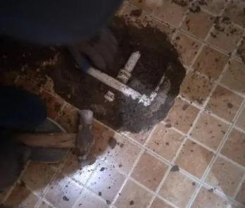 绥化市卫生间漏水维修公司为您分享下卫生间渗水如何处理及注意事项